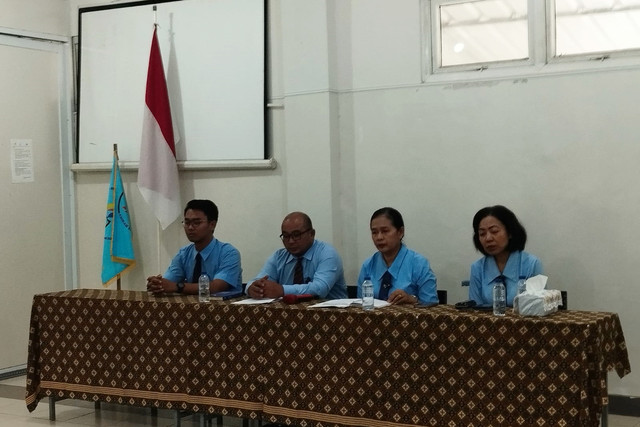 SMP Mardi Waluya Cibinong memberikan keterangan terkait aksi pemukulan di SDH Basketball Cup 2025, Kota Bogor. Foto: kumparan