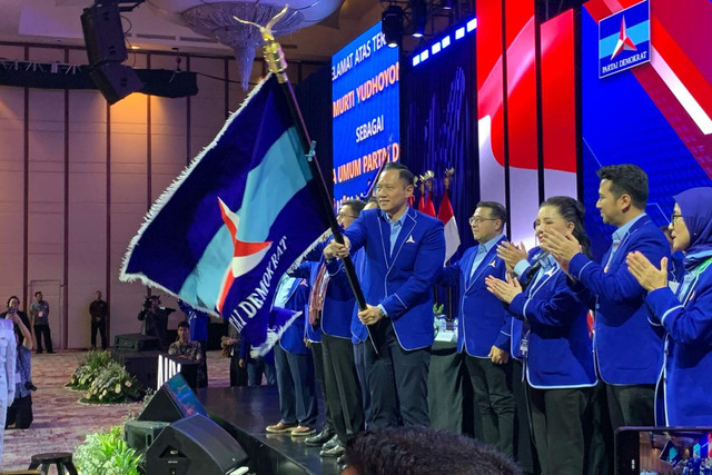 Agus Harimurti Yudhoyono (AHY) terpilih secara aklamasi sebagai Ketua Umum Partai Demokrat periode 2025-2030 dalam kongres Demokrat di Ritz Carlton, Jakarta, Senin (24/2/2025). Foto: Luthfi Humam/kumparan