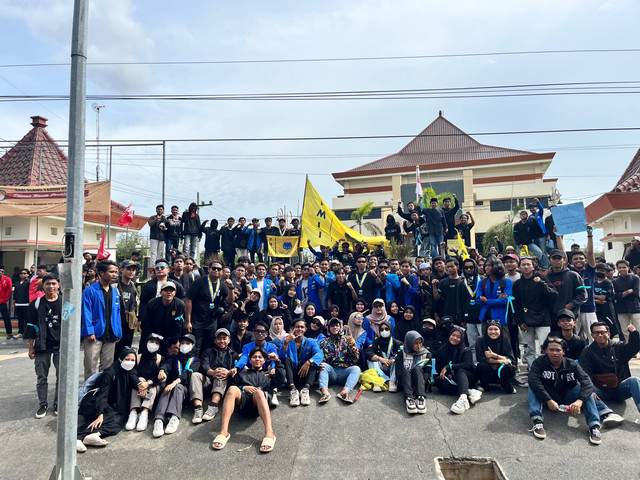 Foto asli dokumentasi saat demonstrasi sahabat-sahabat PMII Probolinggo tentang Indonesia Darurat Demokrasi tahun 2024 di Depan Kantor DPRD Probolinggo