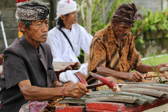 Ilustrasi memainkan lagu daerah Bali dengan alat musik gamelan. Foto: Pixabay