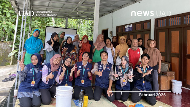 Sosialisasi dan Pelatihan Eco Enzyme oleh KKN UAD (Dok. KKN UAD) 