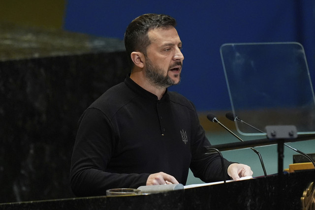 Presiden Ukraina Volodymyr Zelenskyy berpidato pada sesi ke-79 Majelis Umum Perserikatan Bangsa-Bangsa, 25 September 2024, di markas besar PBB. Foto: Julia Demaree Nikhinson/AP