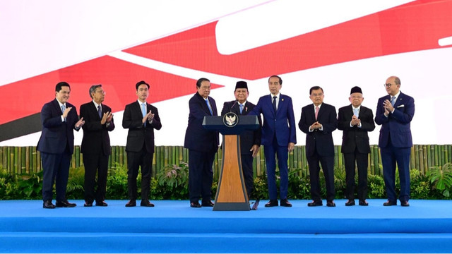 Presiden Prabowo Subianto resmi meluncurkan Badan Pengelola Investasi Daya Anagata Nusantara (Danantara) di Halaman Istana Kepresidenan Jakarta, pada Senin, 24 Februari 2025. Foto: BPMI Setpres/Muchlis Jr