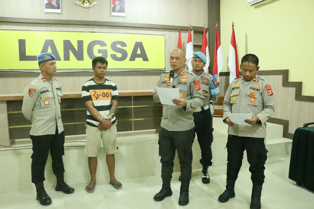 Noval, eksekutor pembunuhan Cinta, siswi tsanawiyah dibungkus karung. Foto: Dok. Polres Langsa