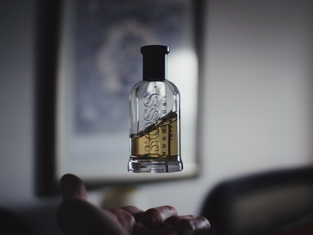 Parfum Morris Pria. Foto Hanya Ilustrasi. Sumber Foto: Unsplash.com/@felipepelaquim