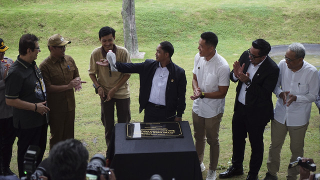 Menteri Kehutanan Raja Juli Antoni, meresmikan pusat konservasi satwa dan destinasi wisata Aviary Park Indonesia di Bintaro. Foto: Dok. Kementerian Perhutanan