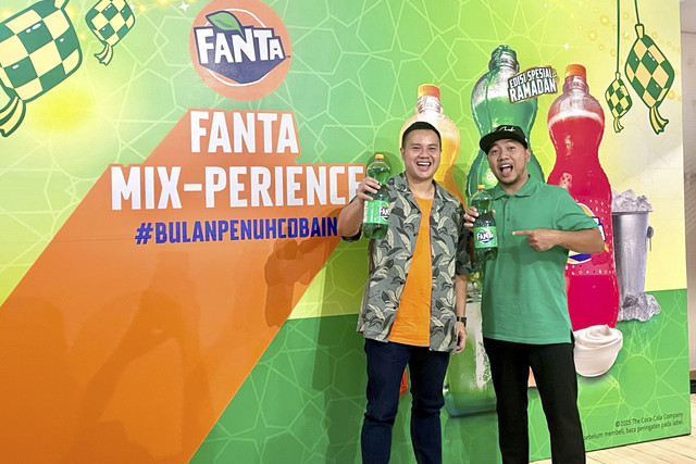 Andes Gilang bersama, Frontline Senior Brand Manager Coca Cola Indonesia dan Chef Fajar Alam saat media Gathering Fanta Mix-Perience. Foto: Salsha Okta Fairuz/kumparan