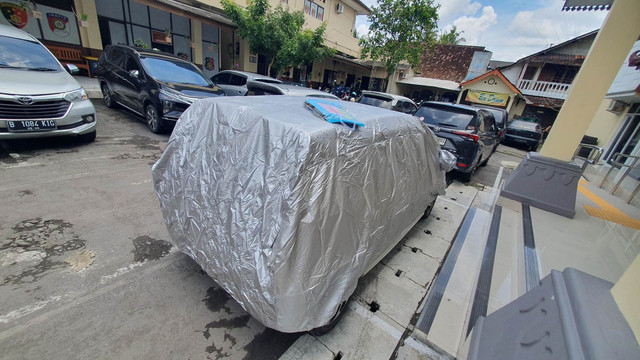 Mobil yang ada bekas tembakan di Sleman. Foto: Dok. Istimewa/Pandangan Jogja