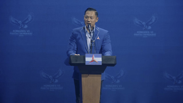 Ketum Partai Demokrat, Agus Harimurti Yudhoyono memberikan sambutan pada penutupan Kongres VI Partai Demokrat 2025 di Ballroom The Ritz-Carlton Jakarta Pacific Place, Selasa (25/2/2025). Foto: YouTube/ Partai Demokrat 