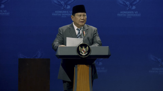 Presiden RI Prabowo Subianto memberikan sambutan pada penutupan Kongres VI Partai Demokrat 2025 di Ballroom The Ritz-Carlton Jakarta Pacific Place, Selasa (25/2/2025). Foto: YouTube/ Partai Demokrat 