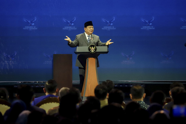 Presiden RI Prabowo Subianto memberikan sambutan pada penutupan Kongres VI Partai Demokrat 2025 di Ballroom The Ritz-Carlton Jakarta Pacific Place, Selasa (25/2/2025). Foto: Jamal Ramadhan/kumparan