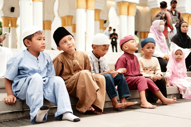 Ilustrasi atribut pawai Ramadhan anak SD. Sumber: Unsplash/Aldin Nasrun