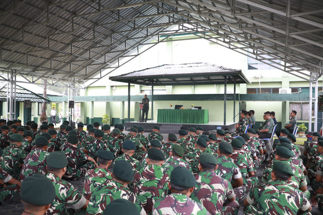 Pangdam VI/Mulawarman beri pengarahan ke anggotanya. Foto: Dok. Istimewa