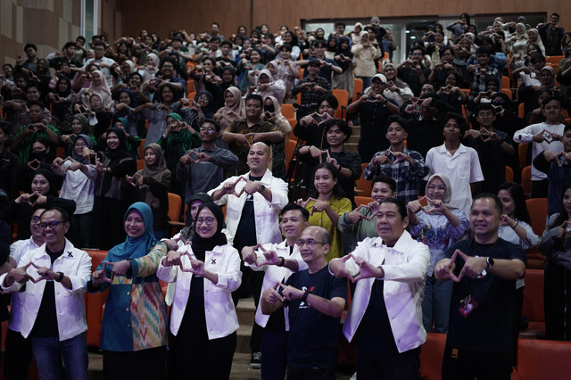 Telkomsel bersama mahasiswa peserta IndonesiaNEXT ke-9. Foto: Dok. Telkomsel