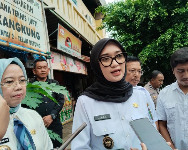 Wakil Gubernur Lampung Jihan Nurlela, saat meninjau harga pangan di Pasar Kangkung, Teluk Betung, Kota Bandar Lampung | Foto : Eka Febriani / Lampung Geh