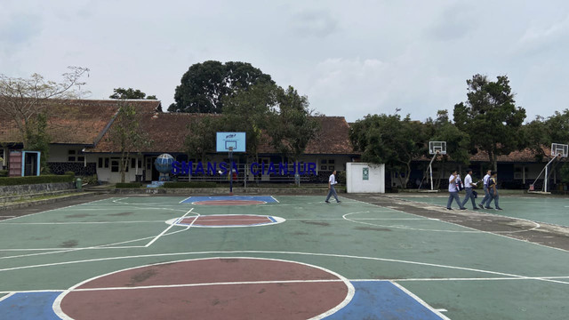 Suasana lapangan di SMA Negeri 1 Cianjur, Jawa Barat. Foto: kumparan