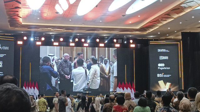 Presiden Prabowo Subianto tiba saat menghadiri peresmian bank emas di The Gade Tower, Jakarta Pusat, Rabu (26/2/2025). Foto: Zamachsyari/kumparan