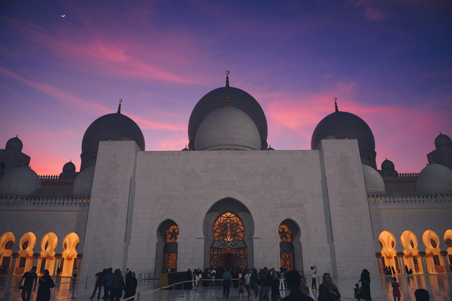 Ilustrasi  Hukum melaksanakan salat tarawih adalah, sumber gambar unsplash/Phillip Glickman