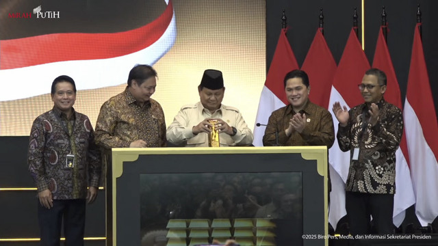 Presiden RI Prabowo Subianto beserta jajaran resmikan Layanan Bank Emas Pegadaian dan BSI di Jakarta, Rabu (26/2/2025). Foto: YouTube/ Sekretariat Presiden