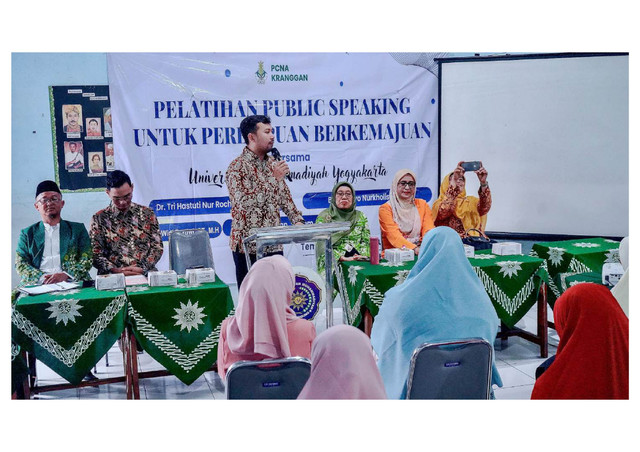 Dr. Nur Sofyan, S.I.Kom., M.I.Kom., Selaku Ketua dalam Program Pengabdian Masyarakat saat Memaparkan Materi Tentang Pelatihan dan Pendampingan Public Speaking untuk Optimalisasi Dakwah. Dokumentasi Pribadi