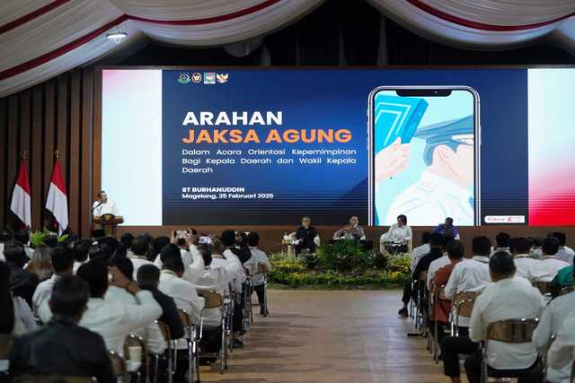 Jaksa Agung ST Burhanuddin menjadi pemateri dalam retret para kepala daerah di Akademi Militer, Magelang, Jawa Tengah, Selasa (25/2/2025). Foto: Kejagung RI