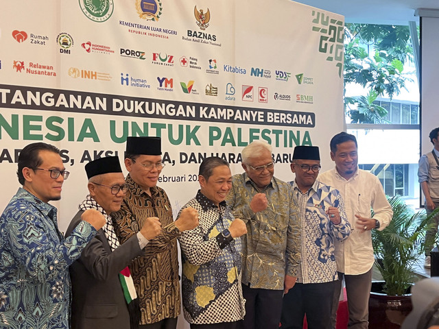 Wamenlu RI Anis Matta dan Berbagai Perwakilan Lembaga di Deklarasi dan Kampanye Indonesia untuk Palestina: Solidaritas, Aksi Nyata, dan Harapan Baru di Kementerian Luar Negeri, Rabu (26/2/2025). Foto: Tiara Hasna/kumparan