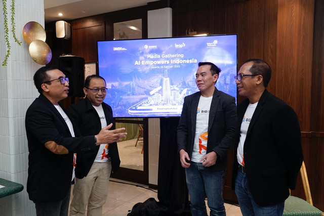 Dari kiri ke kanan) VP Corporate Communication Telkom Andri Herawan Sasoko, CEO BigBox AI Agus Laksono, Direktur Digital Business Telkom Muhamad Fajrin Rasyid, dan EVP Digital Business & Technology Telkom Komang Budi Aryasa. Foto: Dok. Telkom