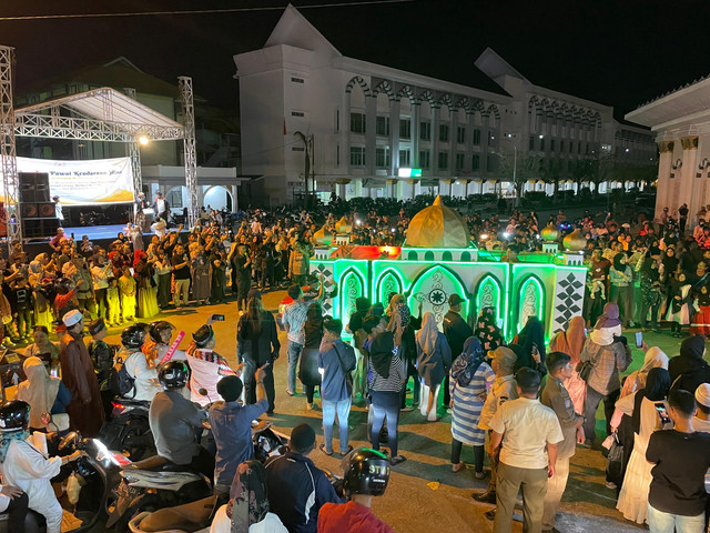 Pelepasan 18 kendaraan hias yang ikut serta guna memeriahkan menyambut bulan suci Ramadhan, Rabu 26 Februari 2025. Foto: Rabiansyah/Hi!Pontianak