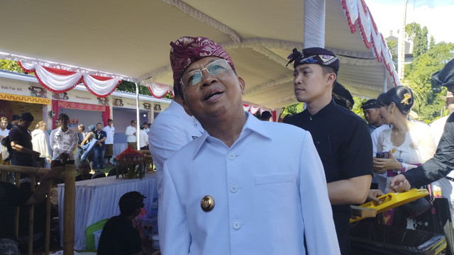 Ketua DPD PDIP Bali sekaligus Ketua DPD PDIP Bali I Wayan Koster usai menghadiri HUT Kota Denpasar di Lapangan Lumintang, Kota Denpasar, Bali, Kamis (27/2/2025). Foto: Denita BR Matondang/kumparan