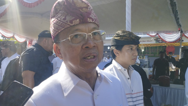 Ketua DPD PDIP Bali sekaligus Ketua DPD PDIP Bali I Wayan Koster usai menghadiri HUT Kota Denpasar ke-237 di Lapangan Lumintang, Kota Denpasar, Bali, Kamis (27/2/2025). Foto: Denita BR Matondang/kumparan