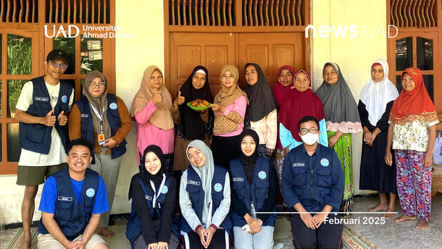 Pelatihan Gabin Pisang di Dusun Pace B, Hargomulyo, Gedangsari, Gunungkidul oleh mahasiswa KKN Reguler ke-138 UAD Unit XIII.C.1 (Dok. KKN UAD)