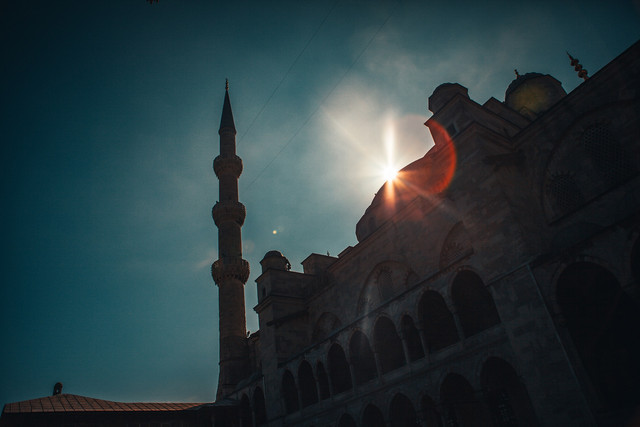 Ilustrasi Jadwal Imsakiyah dan Buka Puasa Tangerang 2025, sumber gambar unsplash/Raimond Klavins