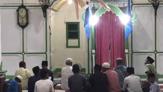 Masyarakat Negeri Wakal, Kabupaten Maluku Tengah (Malteng) menjalankan Salat Tarawih, Rabu (26/2/2025) dan mulai menjalankan awal puasa Ramadhan 1446 Hijriah hari ini, Kamis (27/2/2025). Foto: kumparan