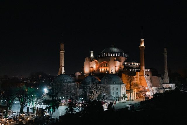 Ilustrasi  Doa Sesudah Salat Tarawih, sumber gambar unsplash/Bakhrom Tursun