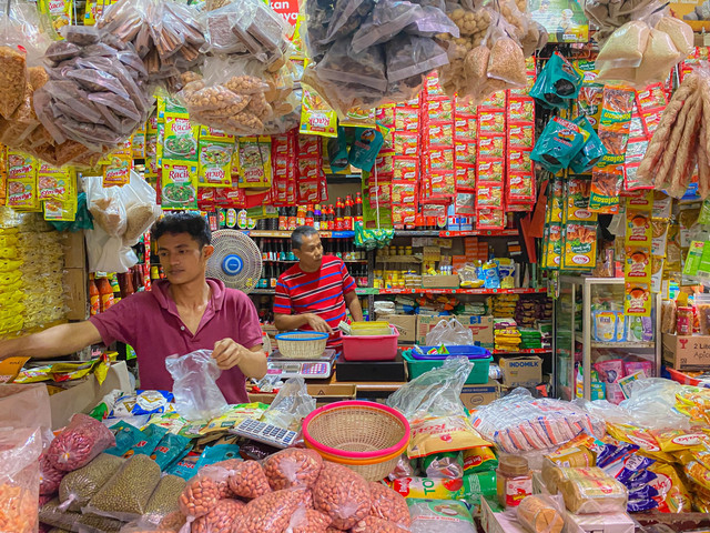 Pedagang sembako di pasar. Sumber: Shutterstock