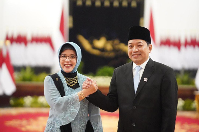 Kepala BPS RI Amalia Adininggar Widyasanti (kiri) bersama Wakil Kepala BPS RI Dr Sonny Harry Budiutomo Harmadi SE ME usai pelantikan di Istana Negara RI. Foto: Humas ITS