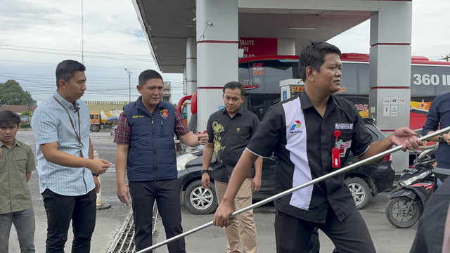 Direktorat Kriminal Khusus Polda Sumut sidak ke SPBU di Kota Medan. Foto: Dok. Istimewa