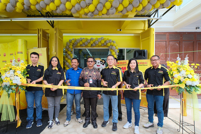 Peresmian  toko ke-1.000 MR.D.I.Y. Indonesia yang berlokasi di Jalan Dato Tiro, Kec. Ela-Ela, Bulukumba, Sulawesi Selatan. Foto: dok. MR.D.I.Y.