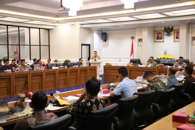 Pj Sekretaris Daerah Provinsi Lampung, Fredy, dalam Kunjungan Kerja (Kunker) Badan Legislasi (Baleg) DPR RI | Foto : Adpim