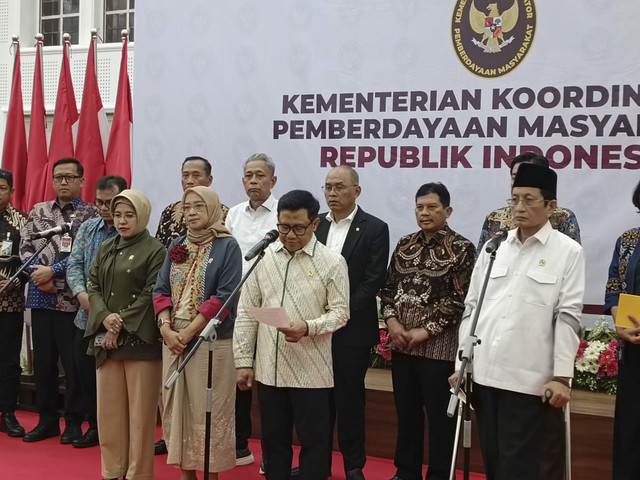 Konferensi pers Menteri Koordinator Pemberdayaan Masyarakat di Kantor Kemenko Pemberdayaan Masyarakat, Jakarta Selatan, Kamis (27/2/2025). Foto: Zamachsyari/kumparan