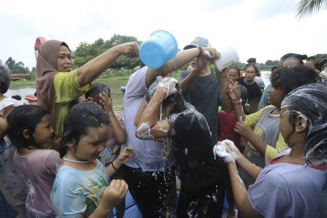 Gelar keramas bareng di sungai Cisadane. Foto: Dok. Istimewa