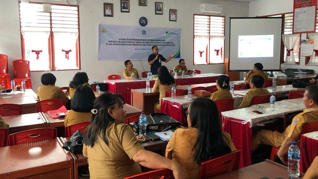 Sosialisasi perlindungan sosial untuk para guru dan tenaga kependidikan di Kabupaten Minahasa Selatan dan Minahasa Tenggara oleh BPJS Ketenagakerjaan Sulawesi Utara.