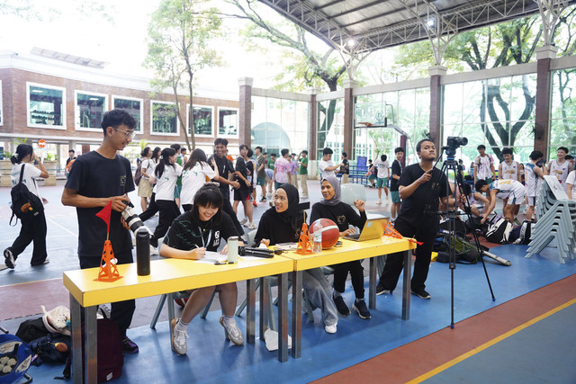 Tim Fotogrit saat membantu salah satu turnamen bola basket. Foto: Dok. Fotogrit