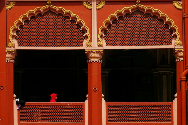 Masjid Merah Cirebon, Foto Hanya Ilustrasi, Bukan Foto Sebenarnya, Sumber Foto: Unsplash/ Dibakar Roy