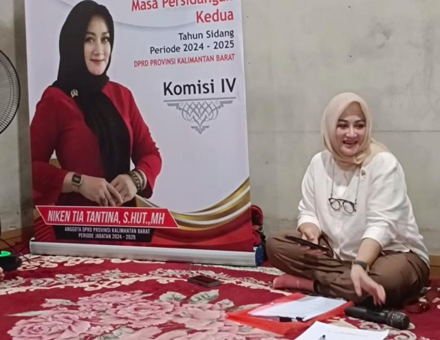 Anggota DPRD Provinsi Kalbar, Niken Nia Tantina saat melakukan reses dan mendengarkan aspirasi warga Singkawang. Foto: Dok, Instagram @nikentiatantina