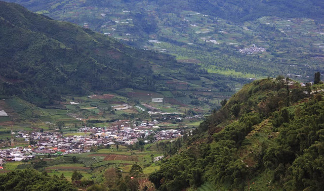 Bukit Skoter. Foto hanya ilustrasi, bukan tempat yang sebenarnya. Sumber: Unsplash/Ryoka