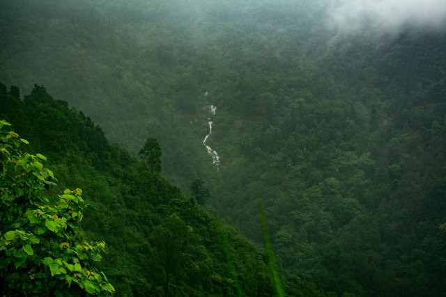 Bukit Cinta Anti Galau Cirebon. Foto hanya ilustrasi, bukan foto sebenarnya. Sumber: unsplash.com/Boudhayan Bardhan.