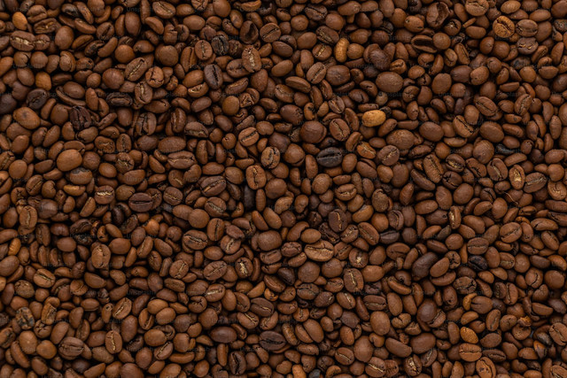 Ilustrasi Mana Lebih Mahal Kopi Robusta Atau Arabika, Foto:Unsplash/Maryam Sicard