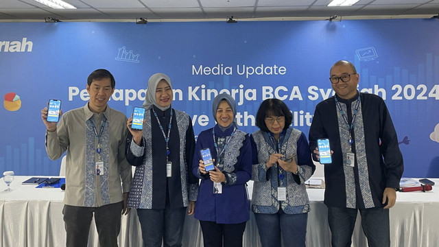 Direksi BCA Syariah saat paparan kinerja keuangan tahun 2024 di Kantor Pusat BCA Syariah, Kamis (28/2/2025).  Foto: Ghifari/kumparan 