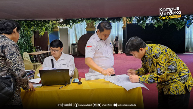 Universitas Nurul Jadid (UNUJA) menandatangani Nota Kesepahaman (MoU) dengan Kementerian Sosial Republik Indonesia dalam acara yang digelar di Universitas Negeri Surabaya (UNESA). Selain itu, dilakukan pula penandatanganan Perjanjian Kerja Sama (MoA) antara Kepala Lembaga Penerbitan, Penelitian, dan Pengabdian kepada Masyarakat (LP3M) UNUJA dengan Sekretaris Jenderal Kementerian Sosial RI. Kerja sama ini bertujuan untuk memperkuat peran perguruan tinggi dalam program pengabdian masyarakat guna mendukung upaya pengentasan kemiskinan.